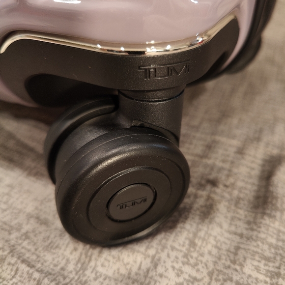 [NWT] Tumi 19 Degree Continental Expandable Carry-On Polycarbonate ($795 Retail) - Picture 7 of 16